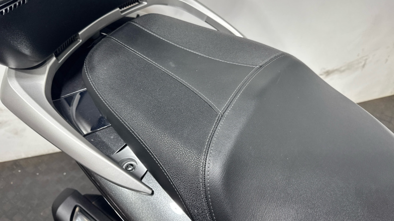 (23MY) Honda SH125i with Top Box